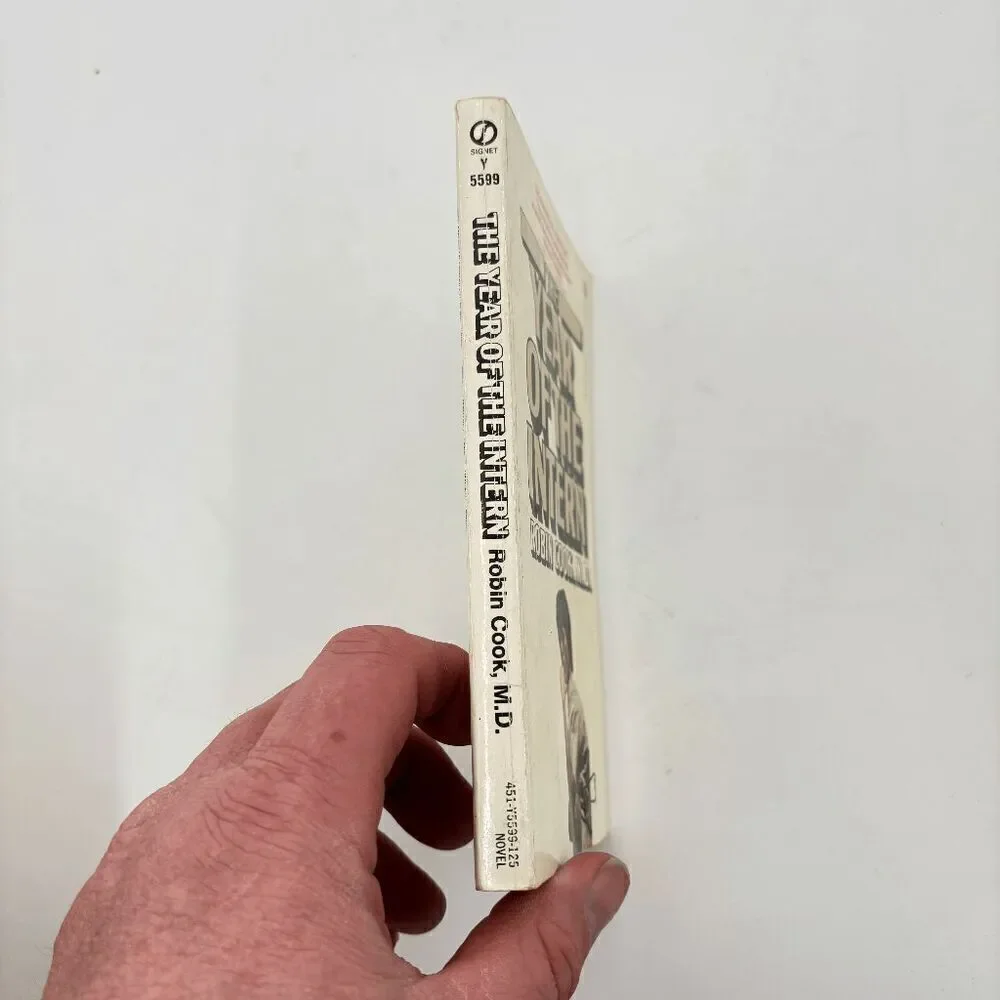 The Year of the Intern - by‎ Robin Cook - First Signet Print Paperback VTG 1973